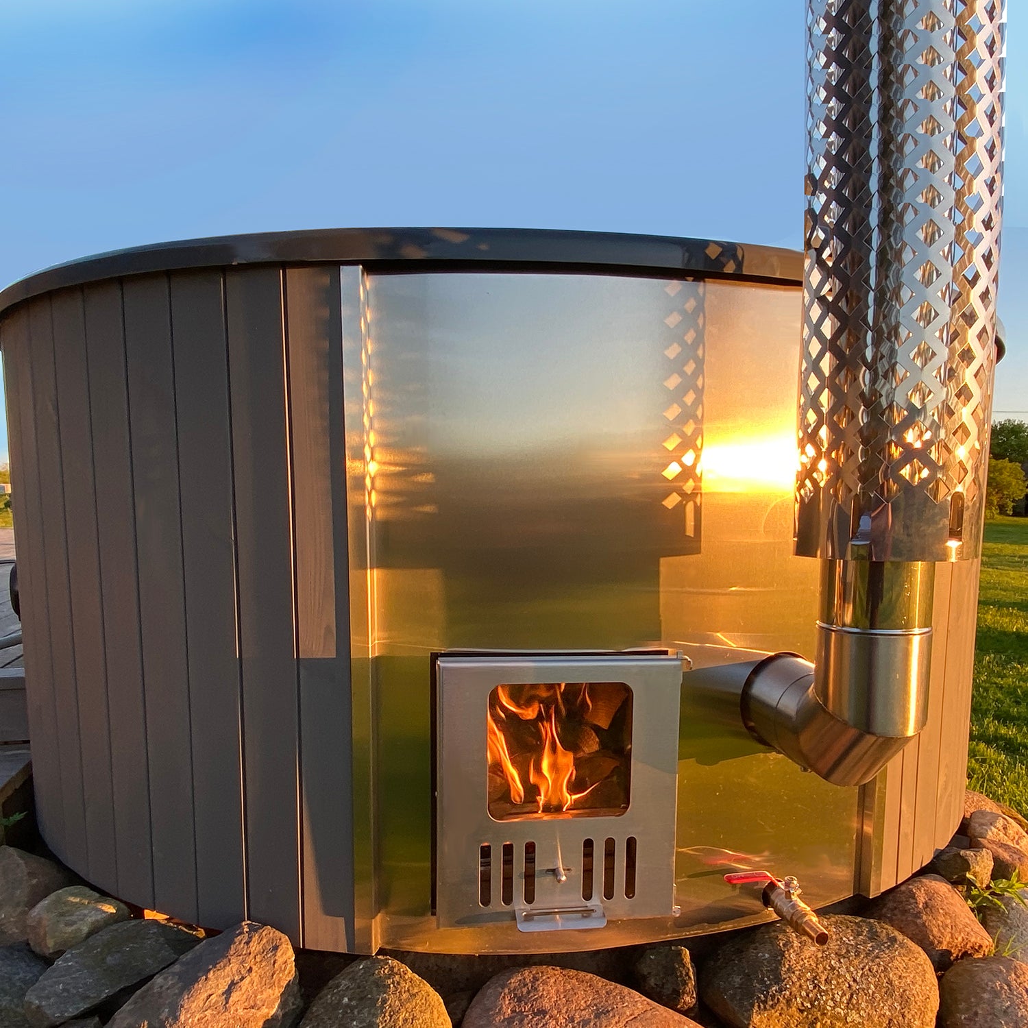 SaunaLife S4N Wood-Fired Hot Tub | 6-Person Thermo-Spruce Spa