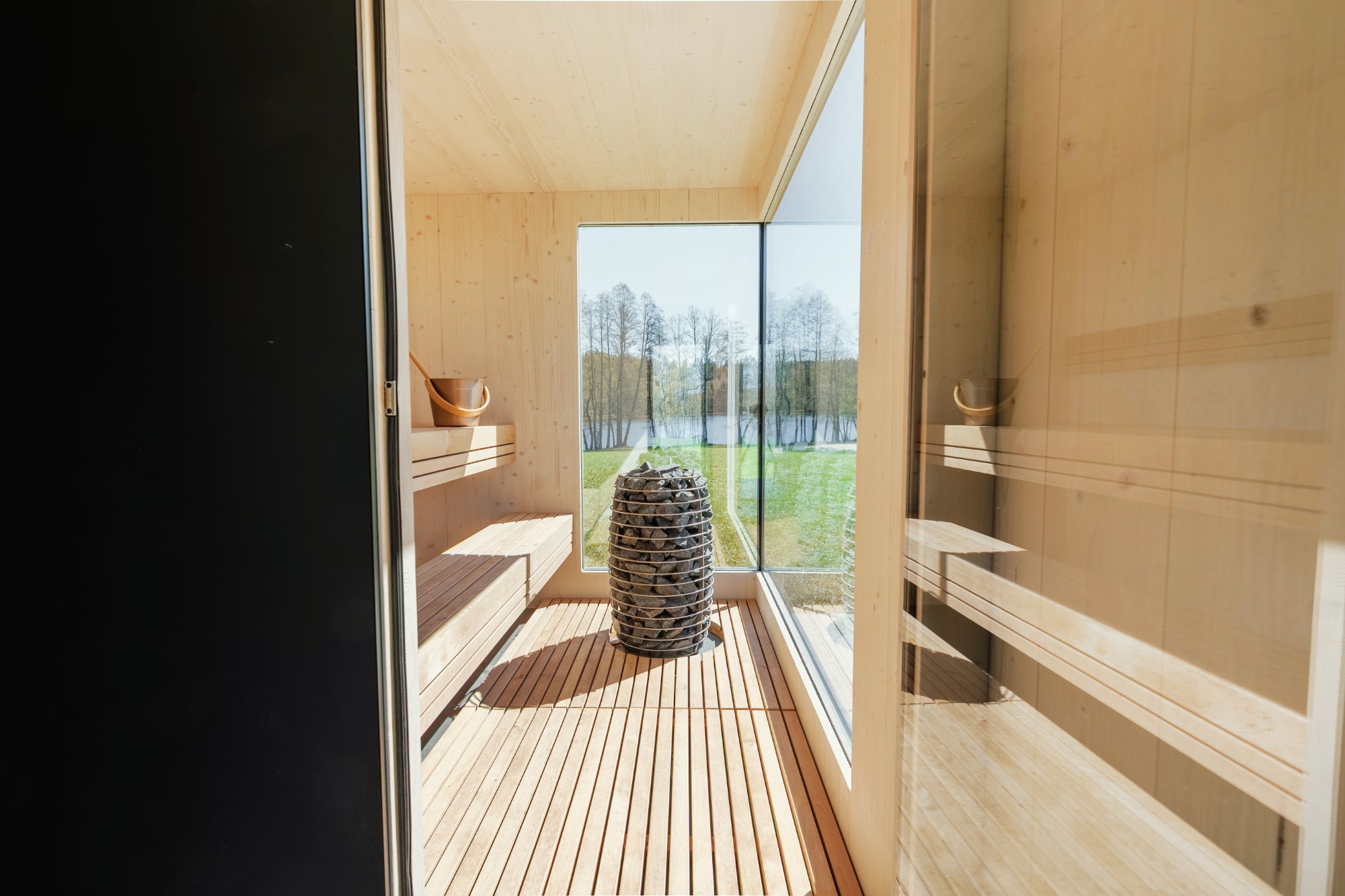 Genevas St. Moritz Light Gray – Luxury Pre-Assembled Outdoor Sauna with Lounge & Shower Cabin