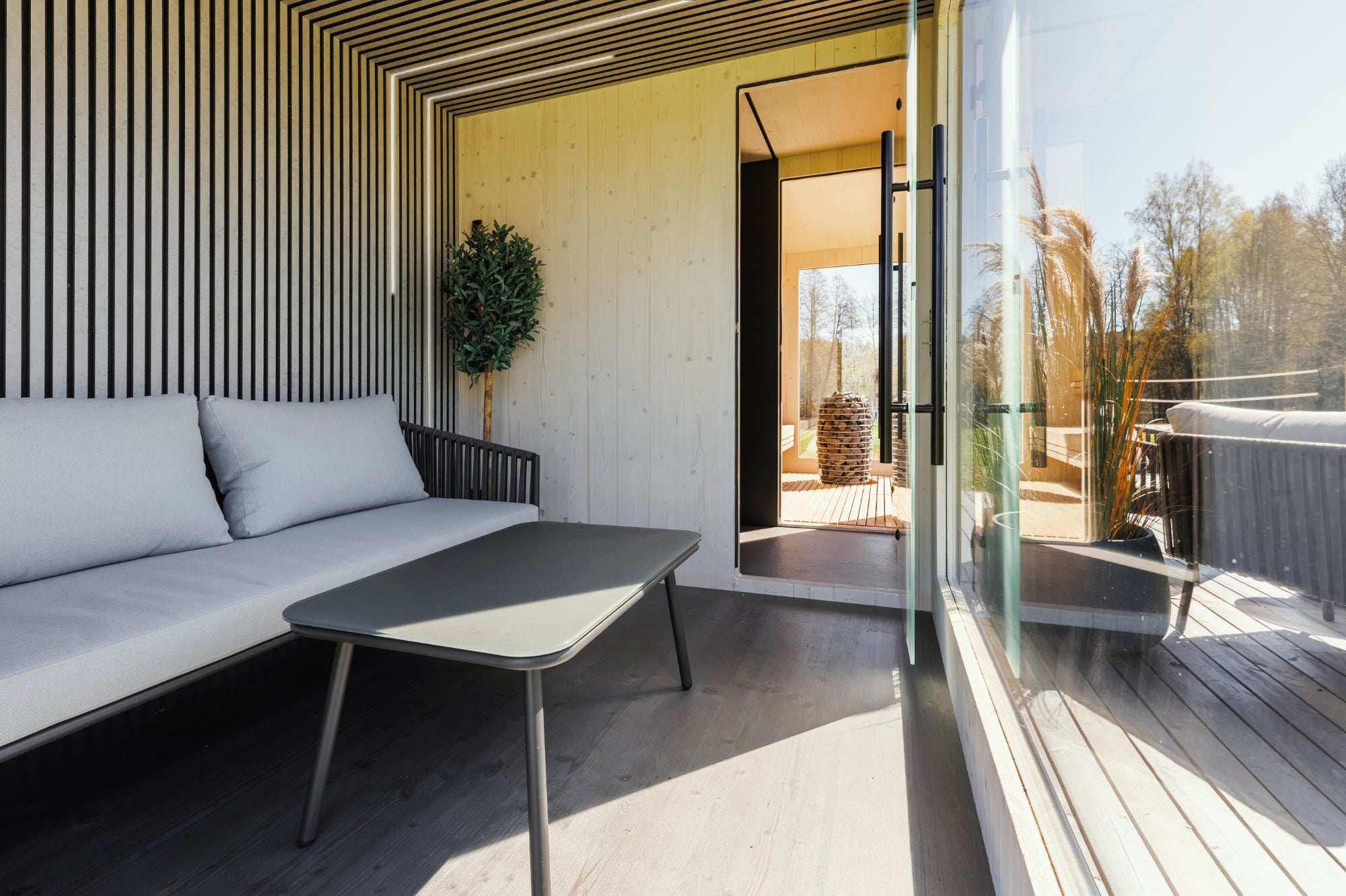 Genevas St. Moritz Light Gray – Luxury Pre-Assembled Outdoor Sauna with Lounge & Shower Cabin